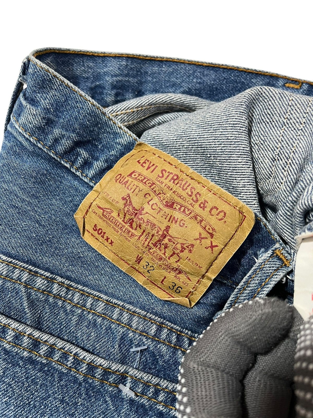 Levi's × Vintage VINTAGE LEVIS 501xx MADE IN USA JEANS Size US 31 - 8 Thumbnail