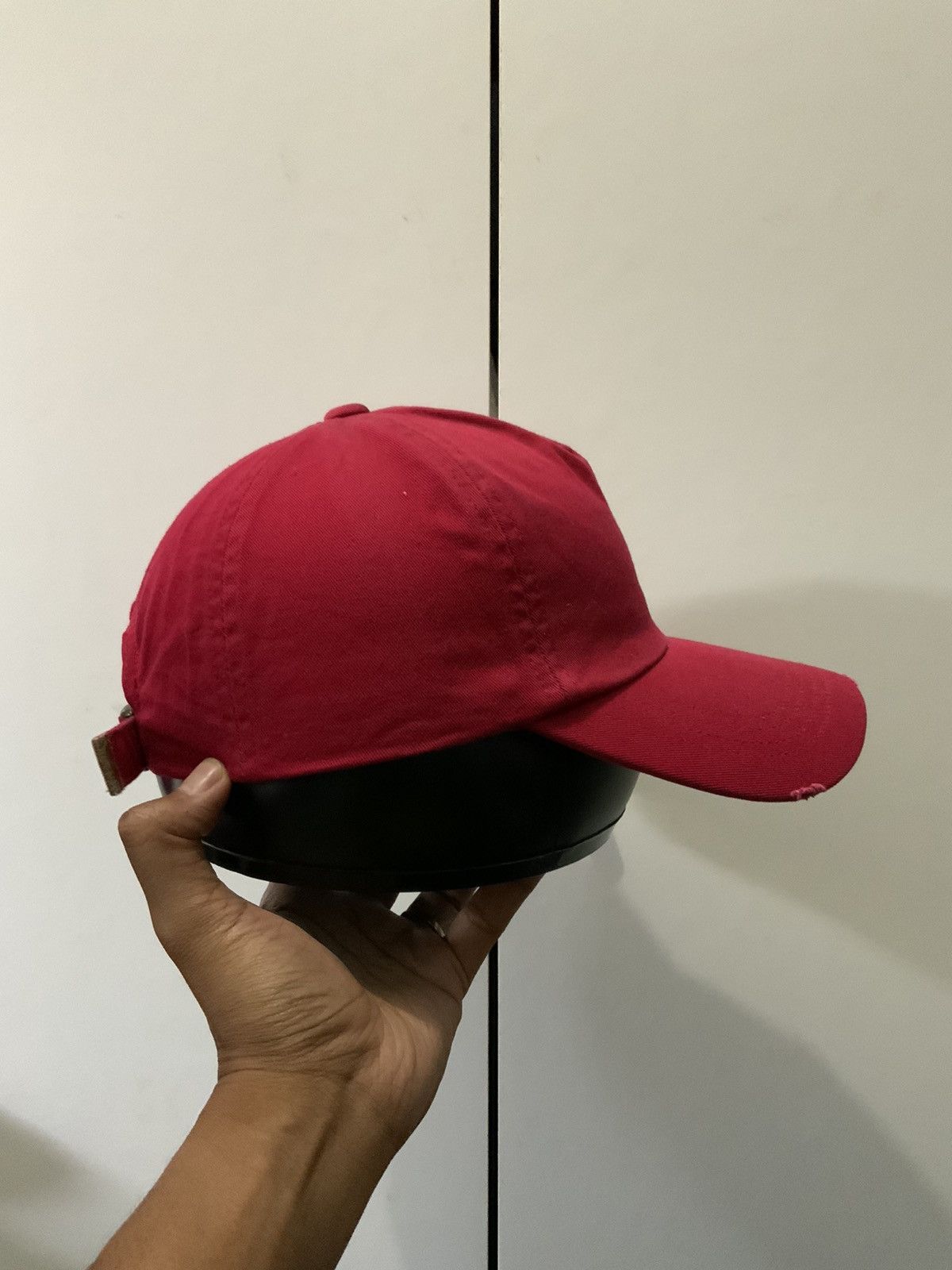 Uniqlo Uniqlo Distressed Plain Red Streetwear Hat Size ONE SIZE - 5 Thumbnail
