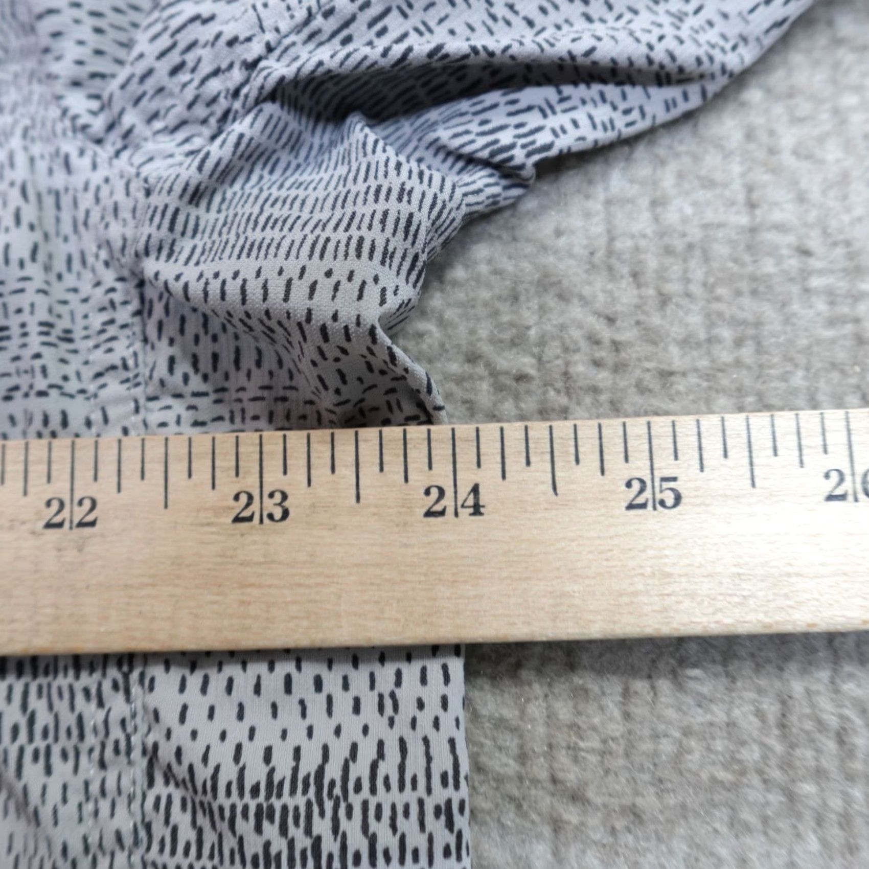 Vintage REI Co-Op Shirt XL Gray Beige Geometric Pattern Vented Snap Pockets Men Short Sleeve Button-Up Nylon Spandex Size US XL / EU 56 / 4 - 7 Thumbnail