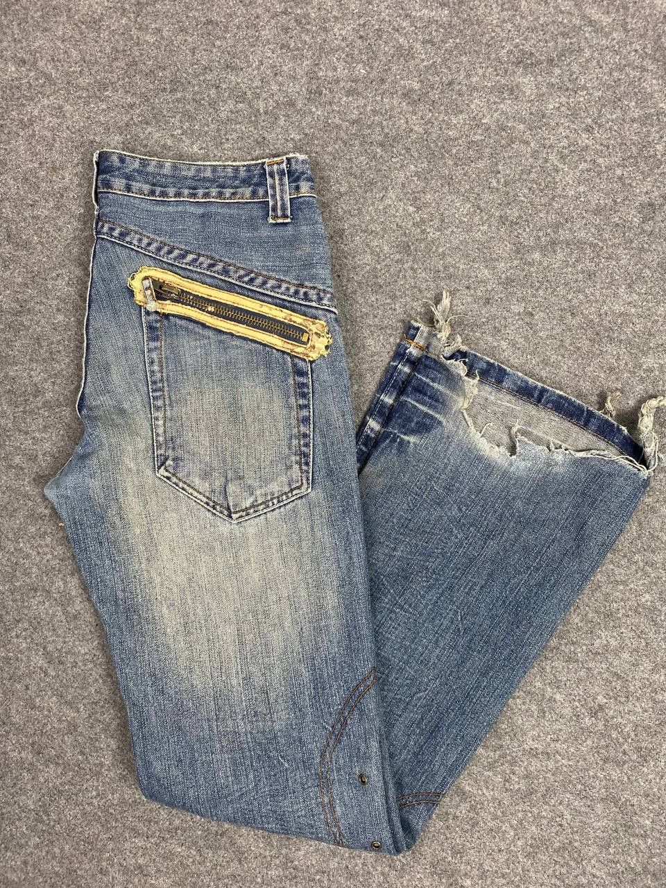 Japanese Brand realmind japanese brands bootcut distressed denim Size US 34 / EU 50 - 2 Thumbnail