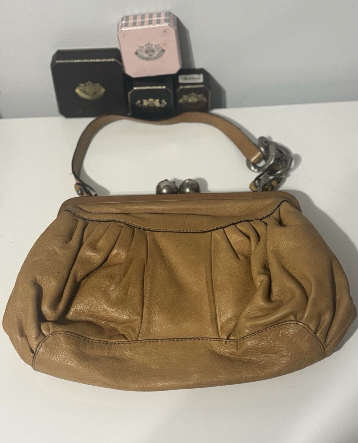 Juicy Couture Rare 2000s Juicy Couture Couture Crest Leather Satchel Size ONE SIZE - 4 Thumbnail