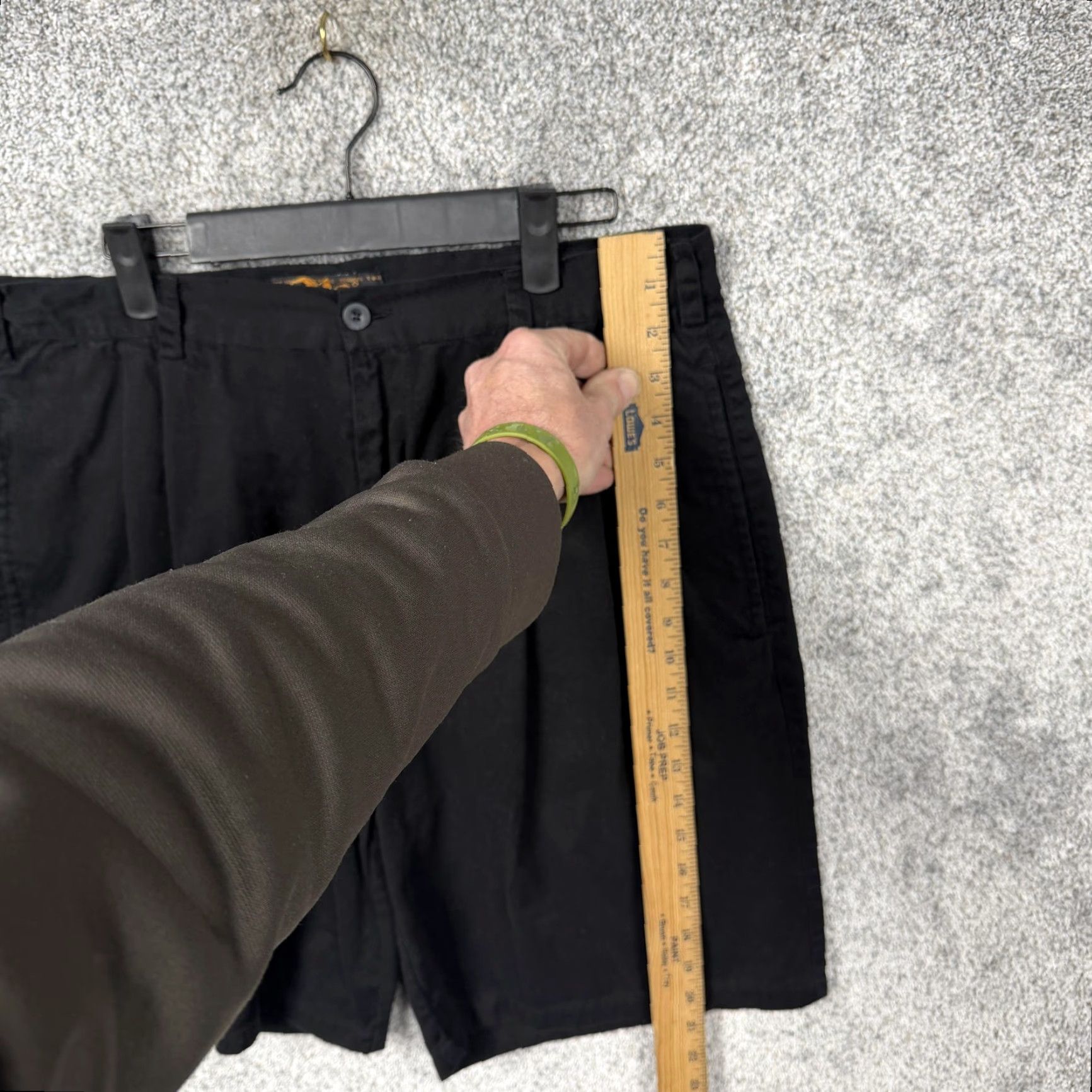Vintage VINTAGE 212 Degrees Chino Shorts Mens 35x8 Black Pleated Skater Streetwear Size US 35 - 3 Thumbnail
