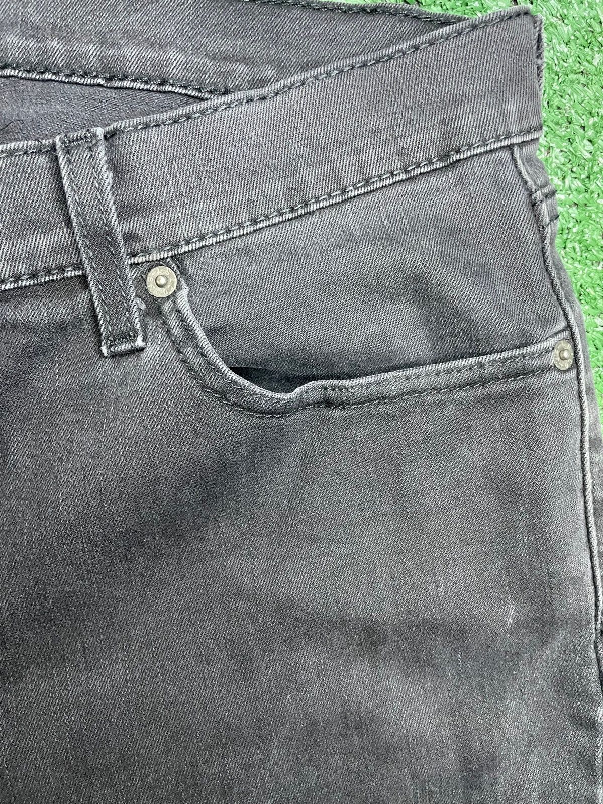 Levi's × Vintage Vintage 2000s levi 541 black jeans Size US 33 - 2 Thumbnail