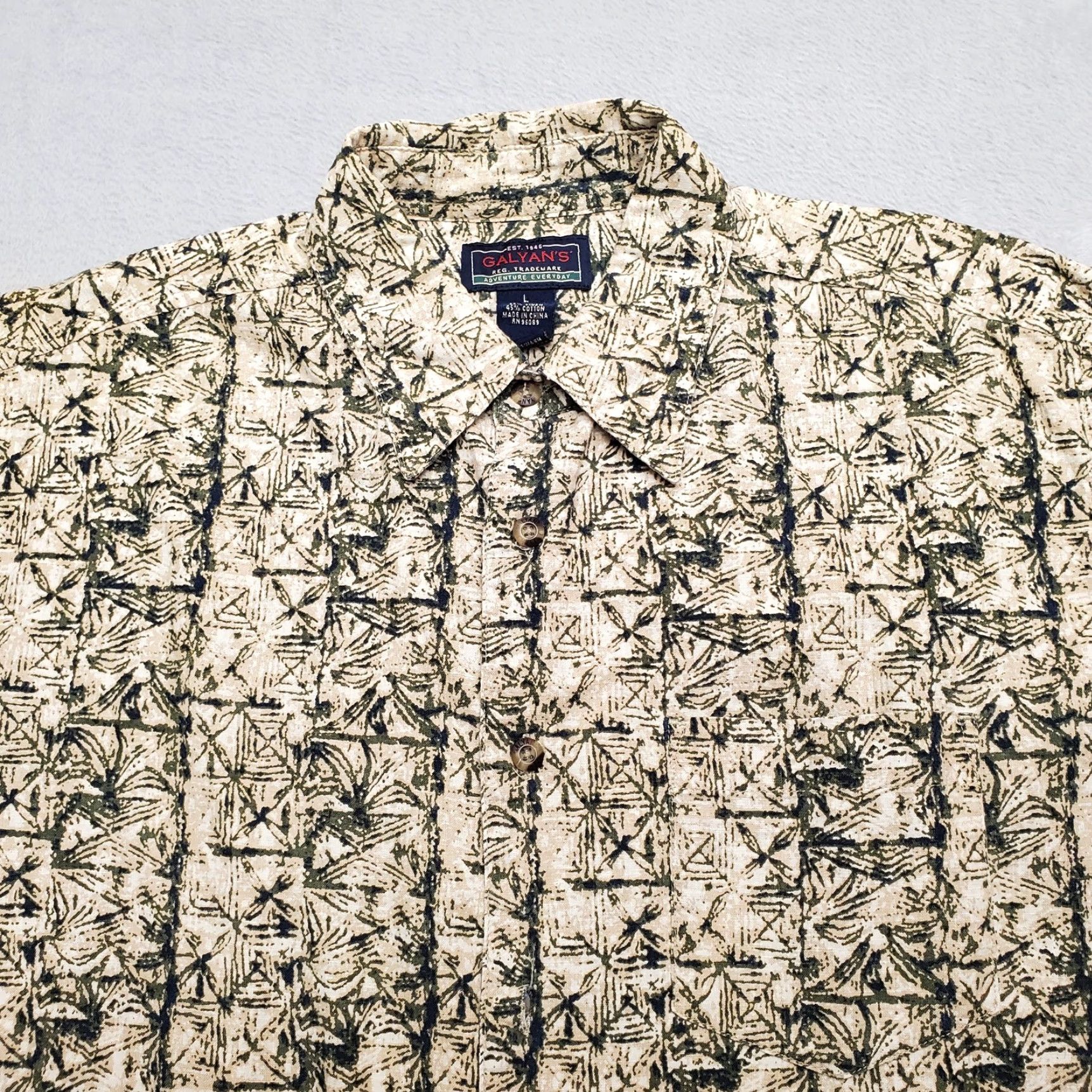 Vintage Galyans Linen Shirt Men L Green 55% Linen Short Sleeve Geometric VTG Comfort Button-Up Casual Travel Mens Size US L / EU 52-54 / 3 - 2 Thumbnail