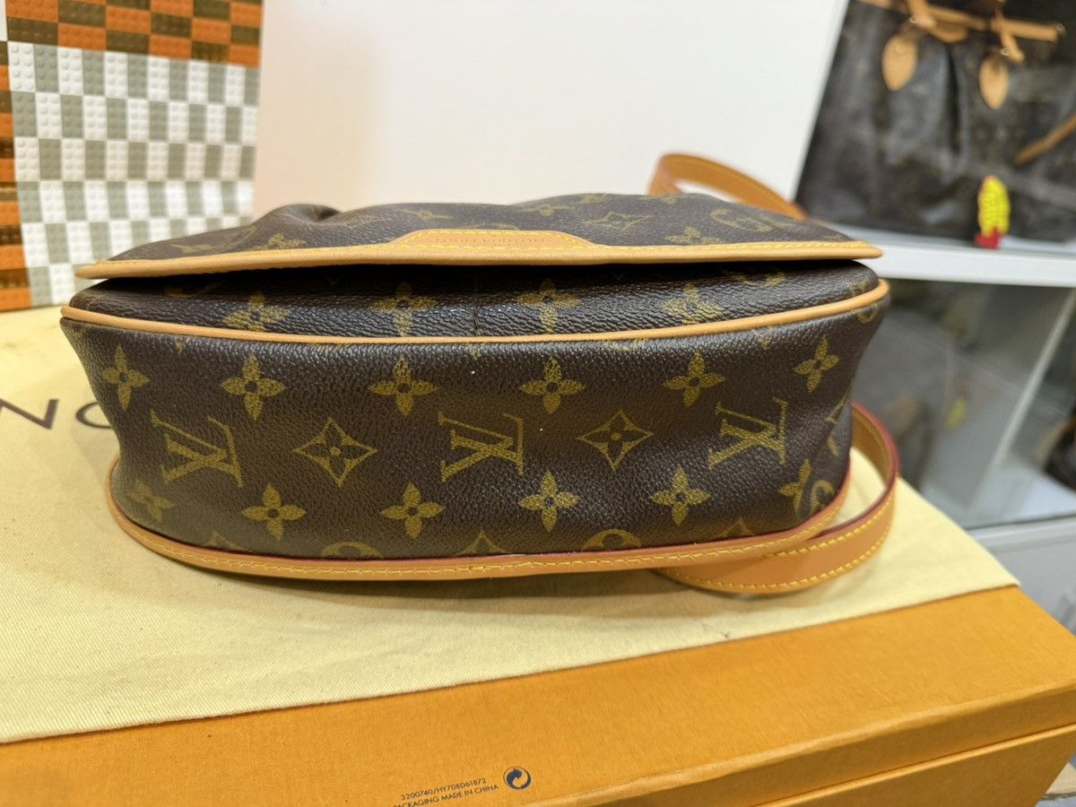 Louis Vuitton Louis vuitton monogram menilmontant pm ( 2117 ) Size ONE SIZE - 5 Thumbnail