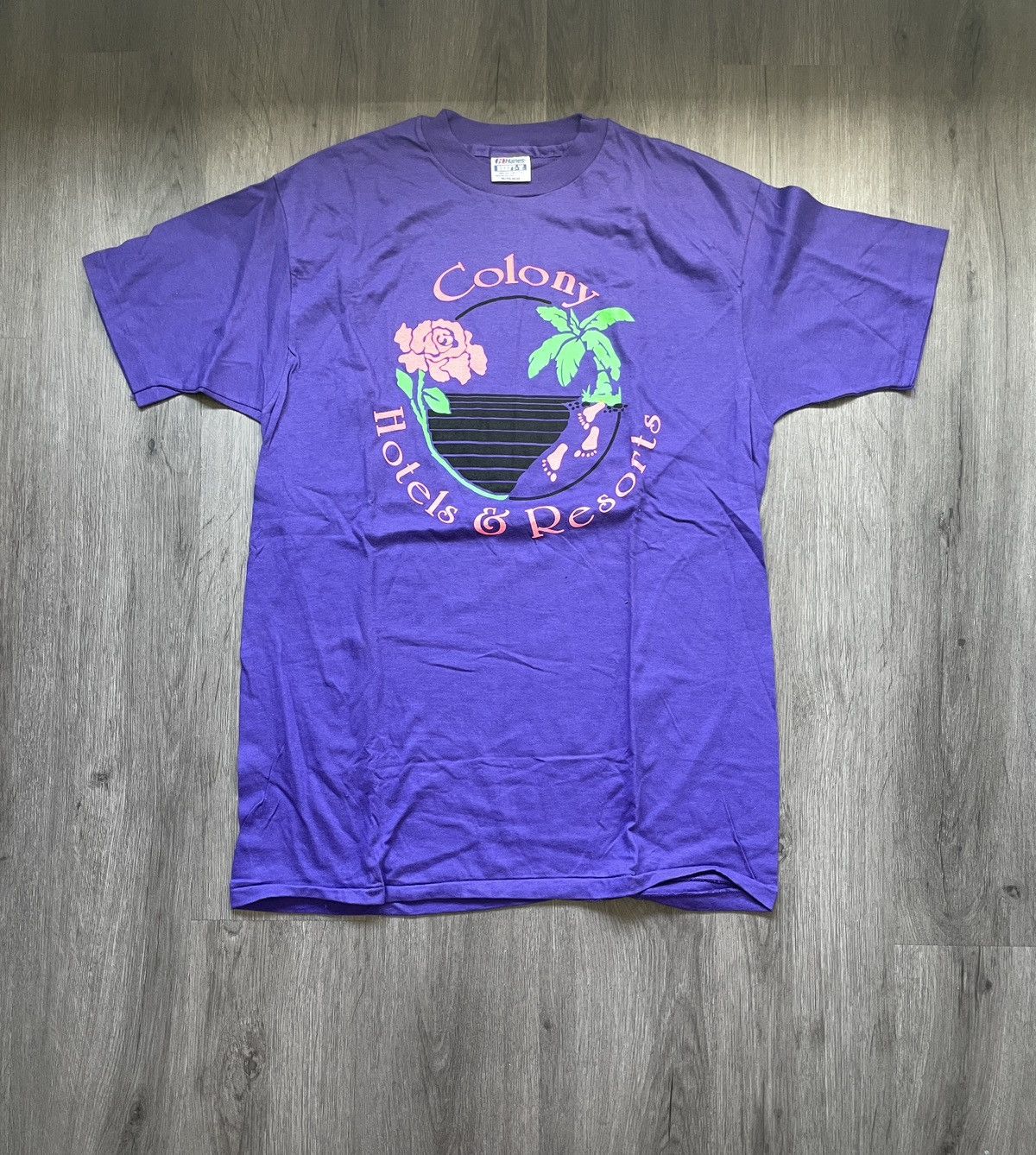 Vintage Vintage Colony Hotel “Vacation Promo” T-Shirt (Sz. XL) Size US XL / EU 56 / 4 - 1 Thumbnail