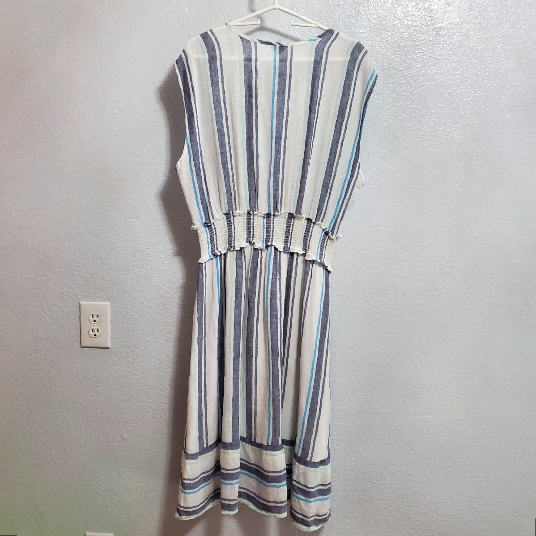 Rails Rails Dress Women L Midi Aegean Blue White Stripe Sleeveless Linen Blend V-Neck Smocked Waist Lined Casual Sundress 55% Linen 45% Rayon Size L / US 10 / IT 46 - 2 Thumbnail