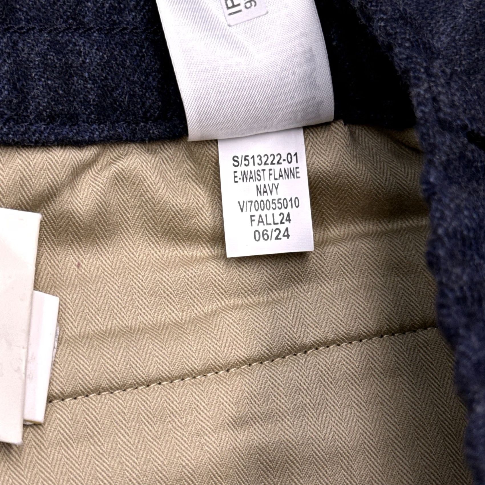 Banana Republic Banana Republic Pants Mens 32 Navy Wool Flannel Elastic Waist Straight Leg Cargo Zip Button Dry Clean Only Size US 32 / EU 48 - 7 Thumbnail