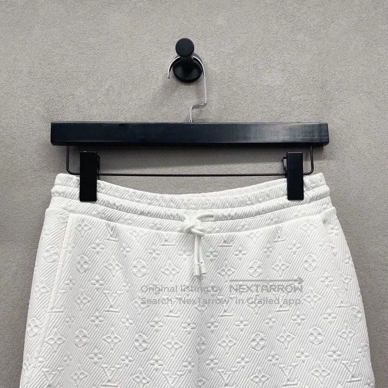 Louis Vuitton Louis Vuitton size xs Dark full print white pants Size US 28 / EU 44 - 5 Thumbnail