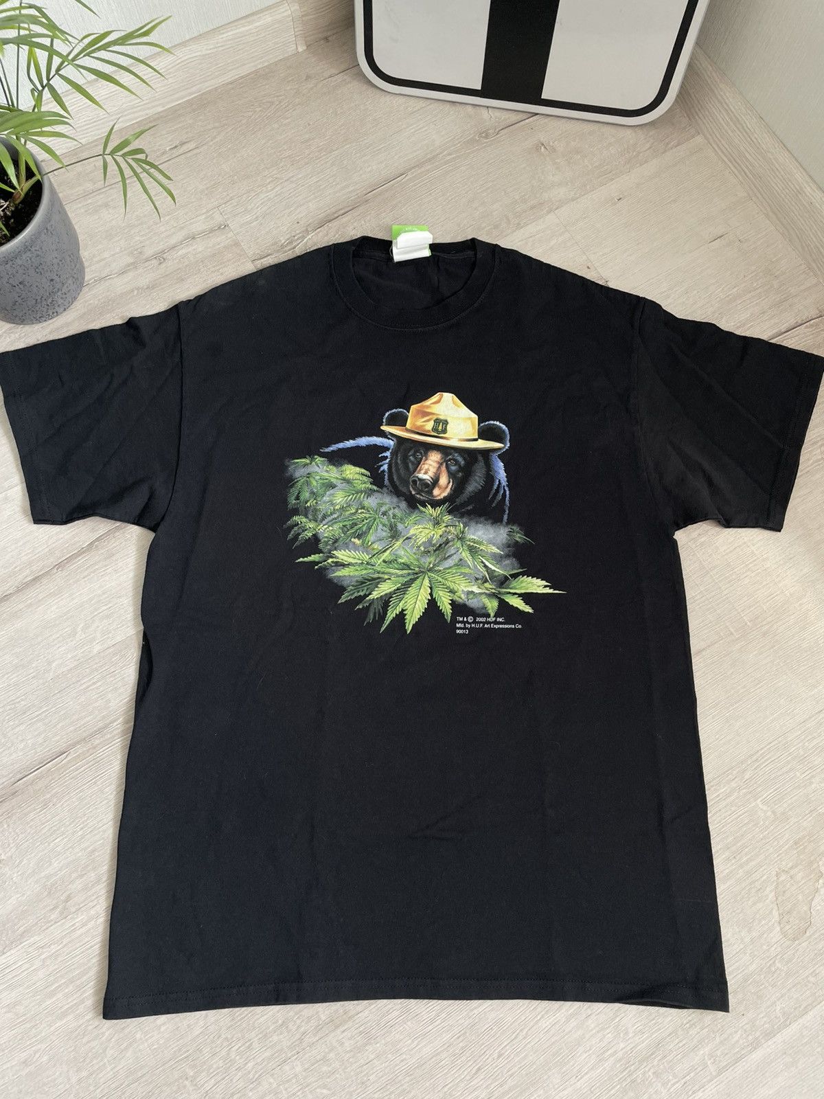 Designer × Huf Vintage 2002 Huf T-shirt with Smoke Bear Skate Art Sk8 Y2k Size US L / EU 52-54 / 3 - 3 Thumbnail