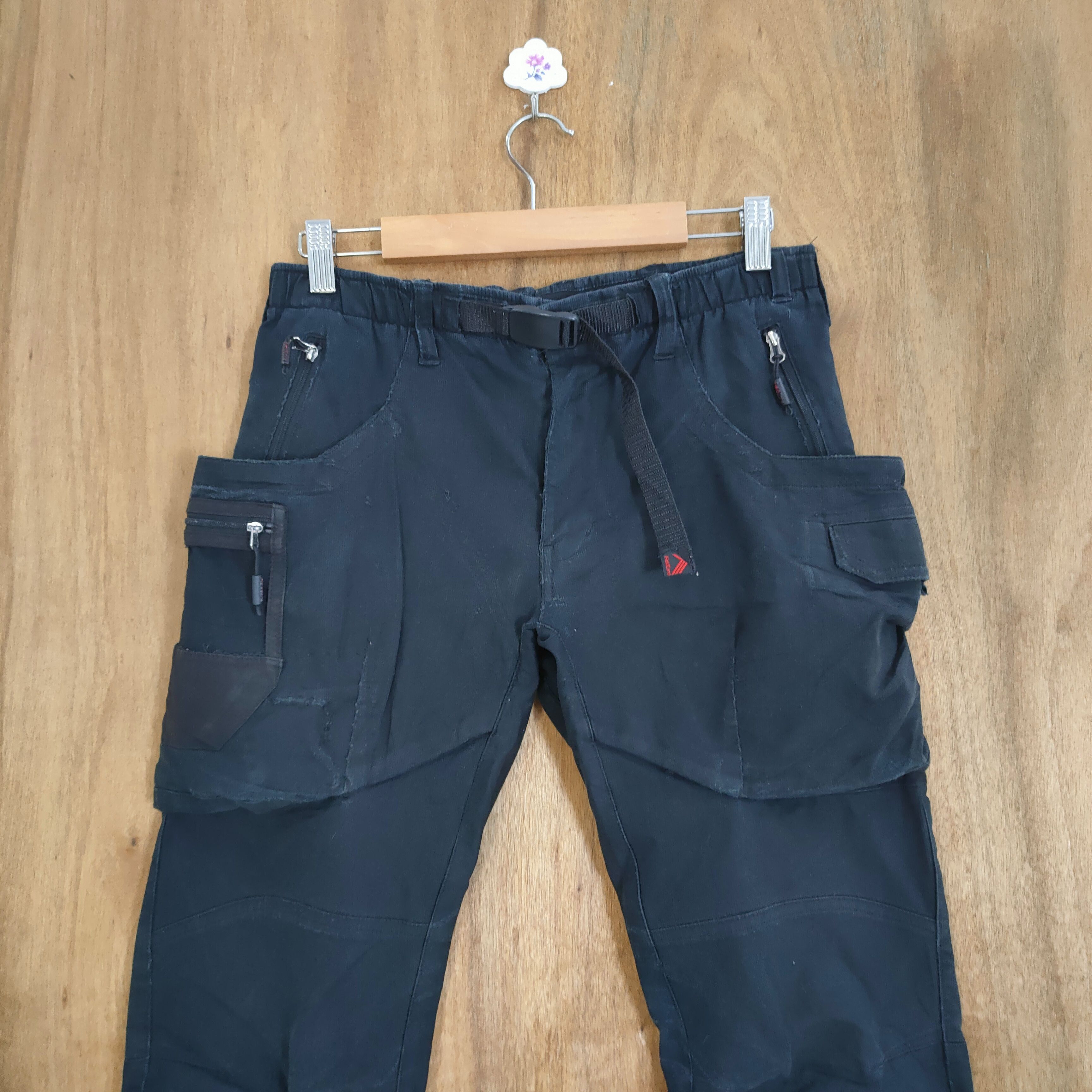 Japanese Brand VINTAGE JAPANESE BRAND BLACK DISTRESSED CARGO PANTS Size US 29 - 2 Thumbnail
