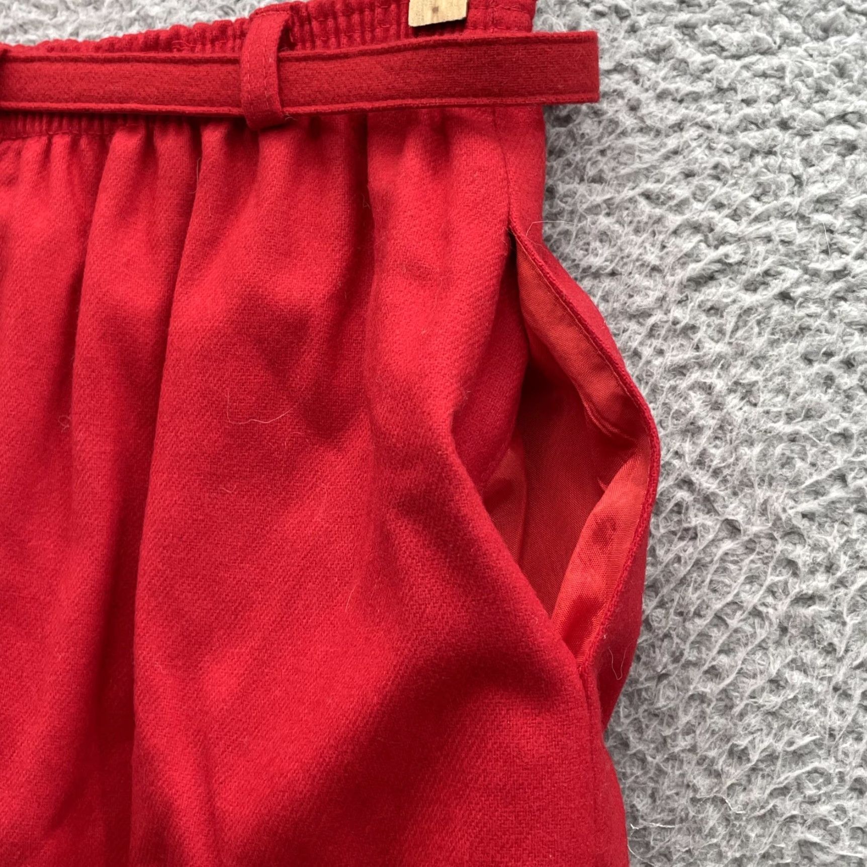 Vintage VINTAGE Barclay Square Skirt Womens 15-16 Wool Belt A-Line Long Solid Red 100% Wool Category: Skirt Womens XS-Adult 16 Red Size 38" / US 16 / IT 52 - 7 Thumbnail