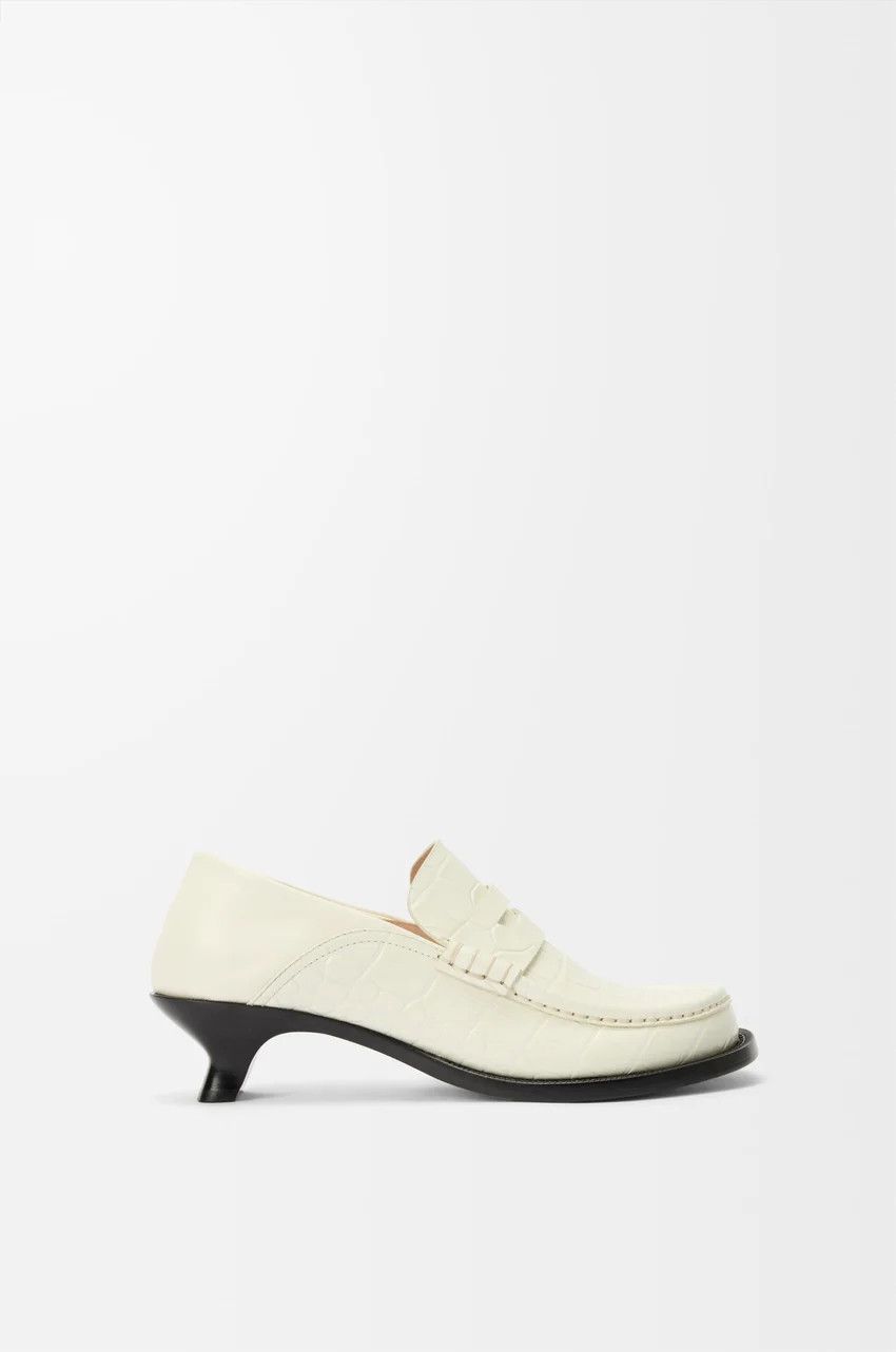 o1loc1c0525 Loafers in White