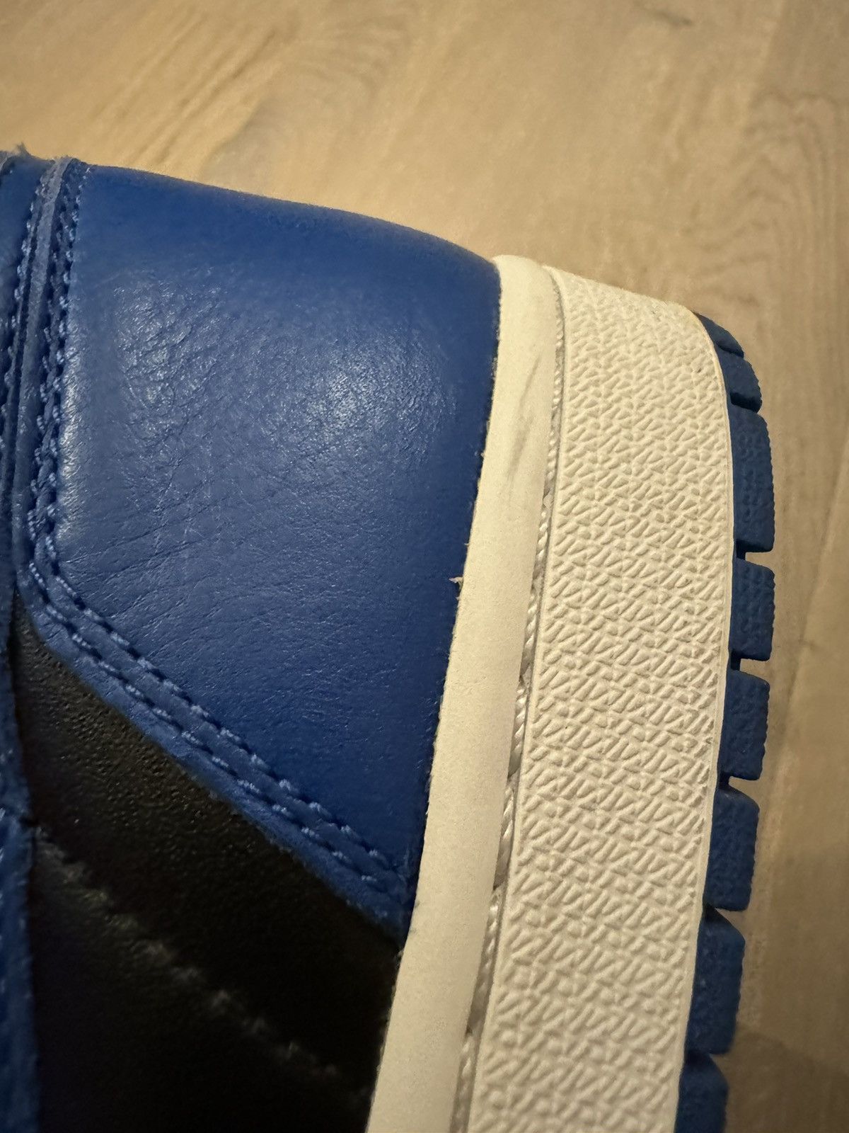 Nike NIKE AIR Jordan 1 Retro Royal size US8 / UK7 used condition Size US 8 / EU 41 - 17 Thumbnail