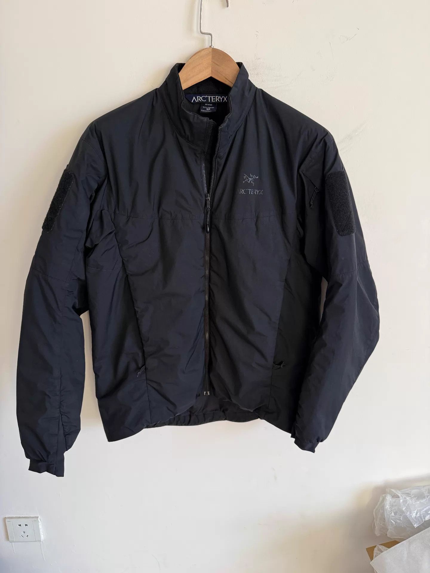 Arc'teryx ARC'TERYX Leaf Cold Wx Jacket LT Vintage Black S Light Worn Size US S / EU 44-46 / 1 - 1 Thumbnail