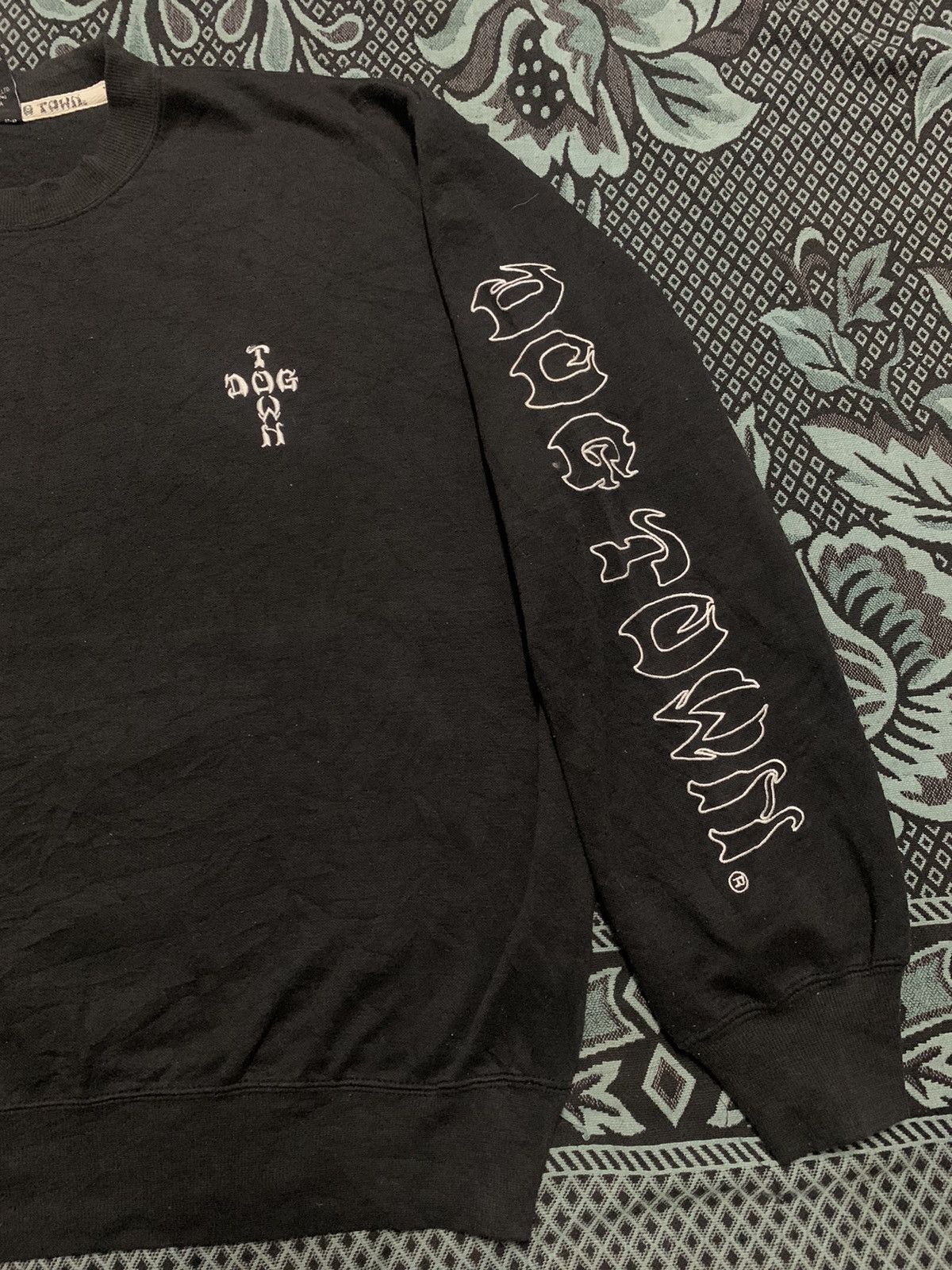 Dogtown × Japanese Brand Y2K DOG TOWN SPELL OUT ON SLEEVE SWEATSHIRT Size US L / EU 52-54 / 3 - 3 Thumbnail