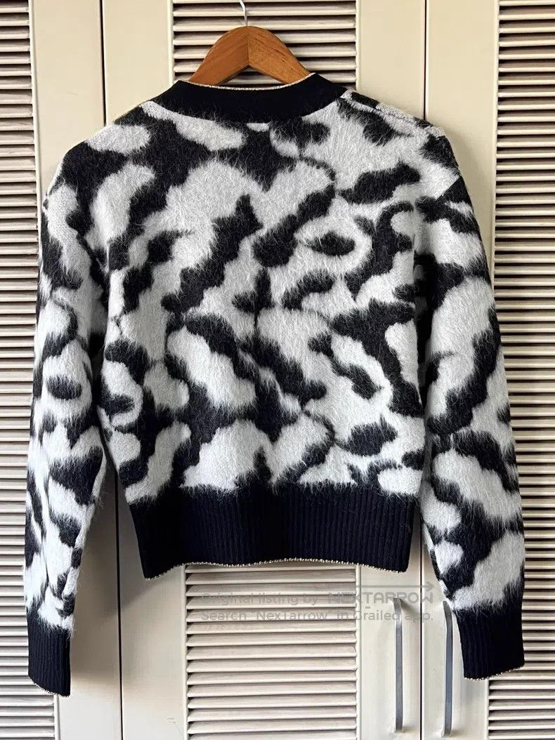Chanel Chanel Black and white camelia Mahai wool knitting sweater Size XS / US 0-2 / IT 36-38 - 2 Thumbnail