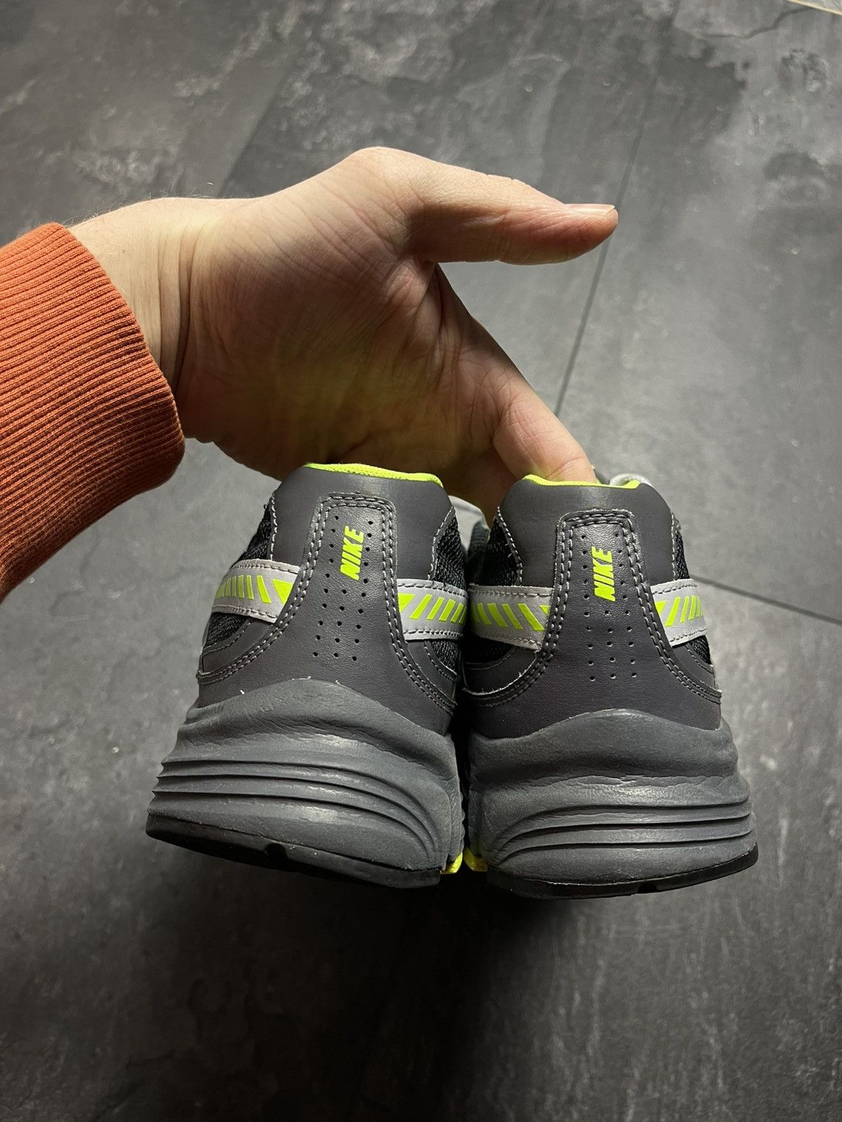 Nike Nike Initiator Black Dark Grey Volt Neon Green Size US 8.5 / EU 41-42 - 10 Thumbnail