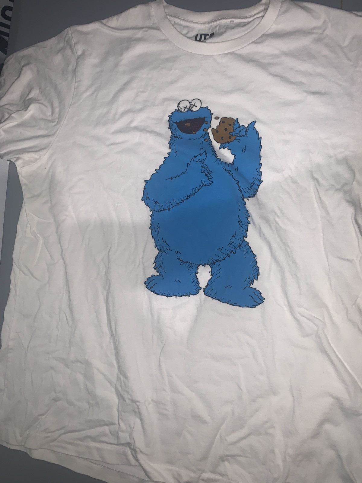 Kaws × Uniqlo UniqloxKAWS xSesame Street Cookie Monster white tee Size XL Size US XL / EU 56 / 4 - 1 Thumbnail
