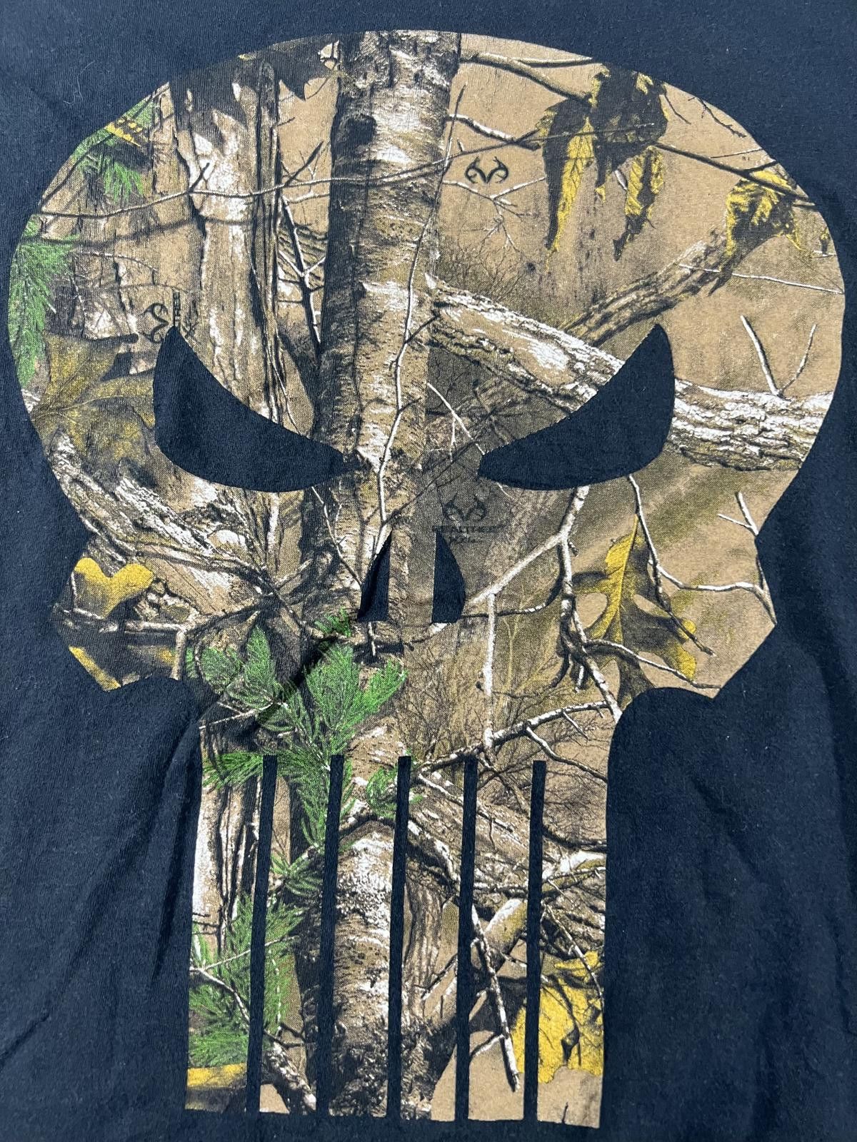 Marvel Comics Marvel XL Punisher Real Tree camo Black Graphic T-Shirt Size US XL / EU 56 / 4 - 2 Thumbnail