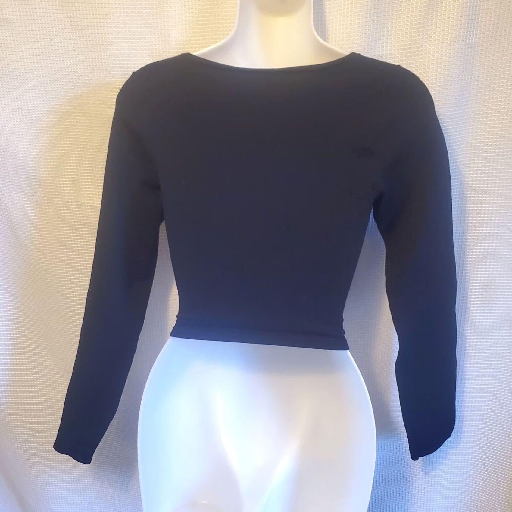Aritzia Aritzia Babaton Crop Top Womens Sz XS Black Sculpted Long Sleeve Ballet Minimalist Size XS / US 0-2 / IT 36-38 - 3 Thumbnail