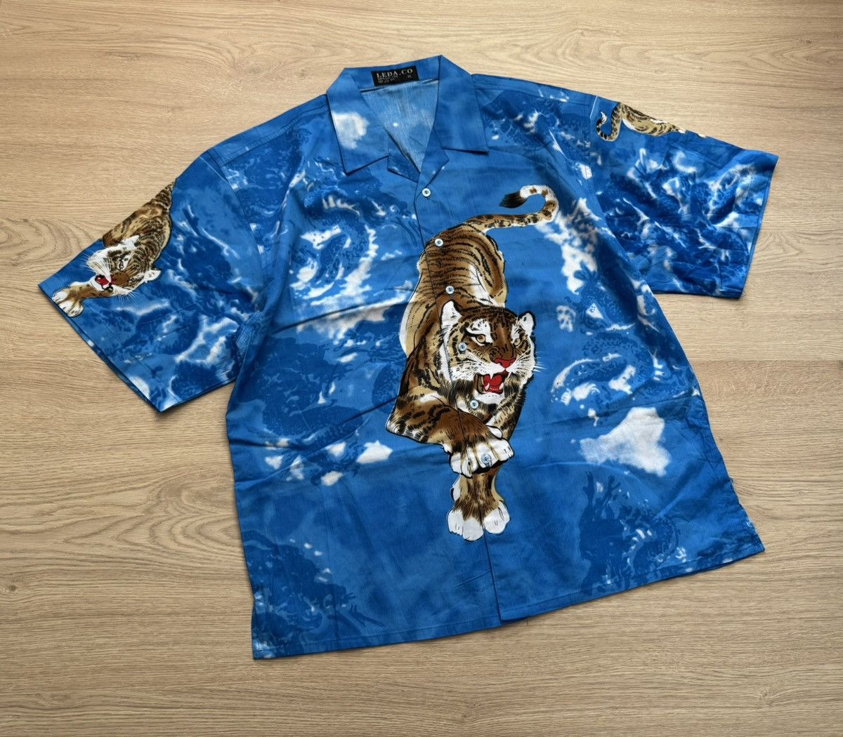 Japanese Brand Vintage 00’s Japanese Tiger Over Print Blue Baggy Shirt Size US XL / EU 56 / 4 - 1 Thumbnail