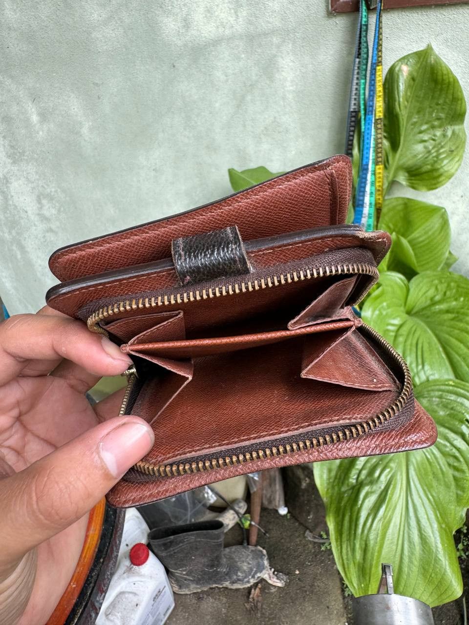 Louis Vuitton Authentic Louis Vuitton Wallet Size ONE SIZE - 6 Thumbnail