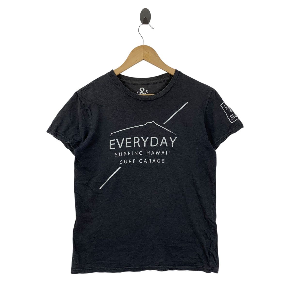 Japanese Brand ROUGH AND SWELL R&S Everyday Surfing Hawaii Japanese Tshirt Size US M / EU 48-50 / 2 - 1 Thumbnail