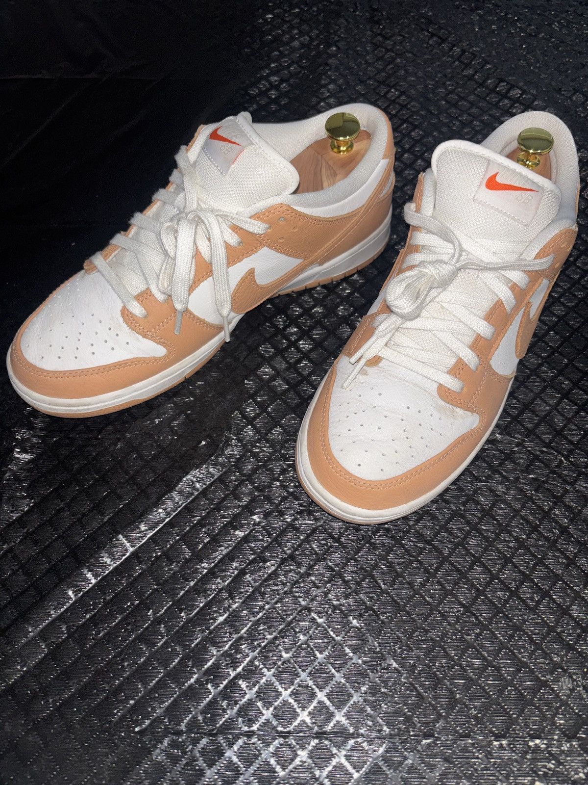 Nike SB Nike SB Dunk "Cognac" Size US 9.5 / EU 42-43 - 2 Thumbnail