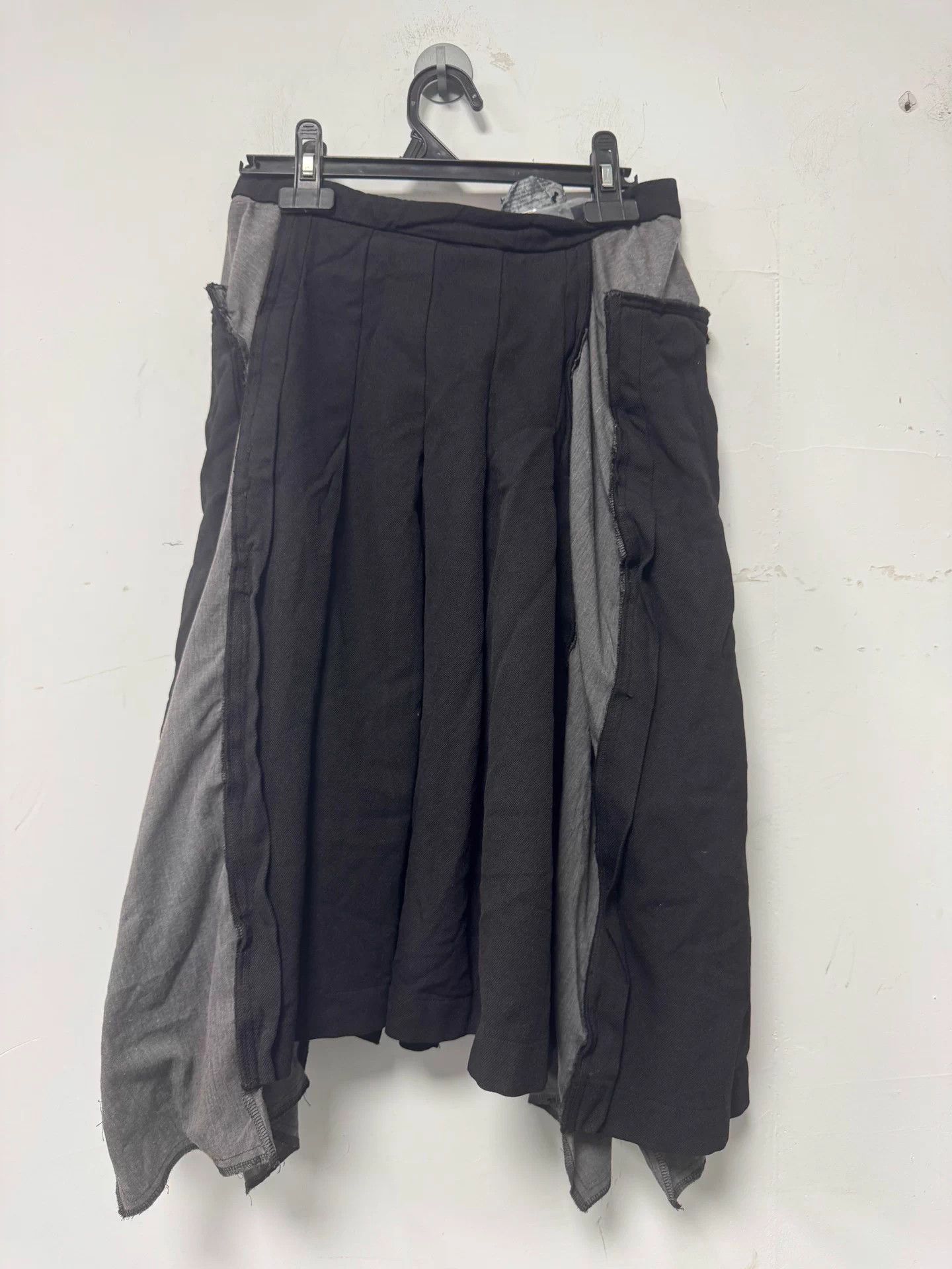 Comme des Garcons CDG Black & Gray Colorblock Pleated Skirt XS Size 25" / US 0 / IT 36 - 2 Thumbnail