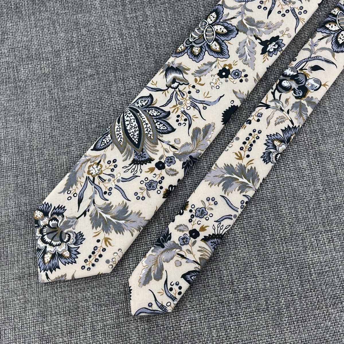 Other Men’s Off-white w/ Steel Blue Oriental Floral Necktie Size ONE SIZE - 6 Thumbnail