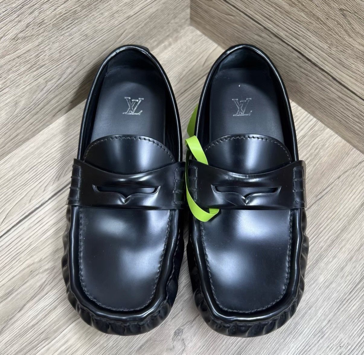Louis Vuitton Louis Vuitton Footprint Black Leather Bear Paw Loafers J41 Size US 8 / EU 41 - 2 Thumbnail