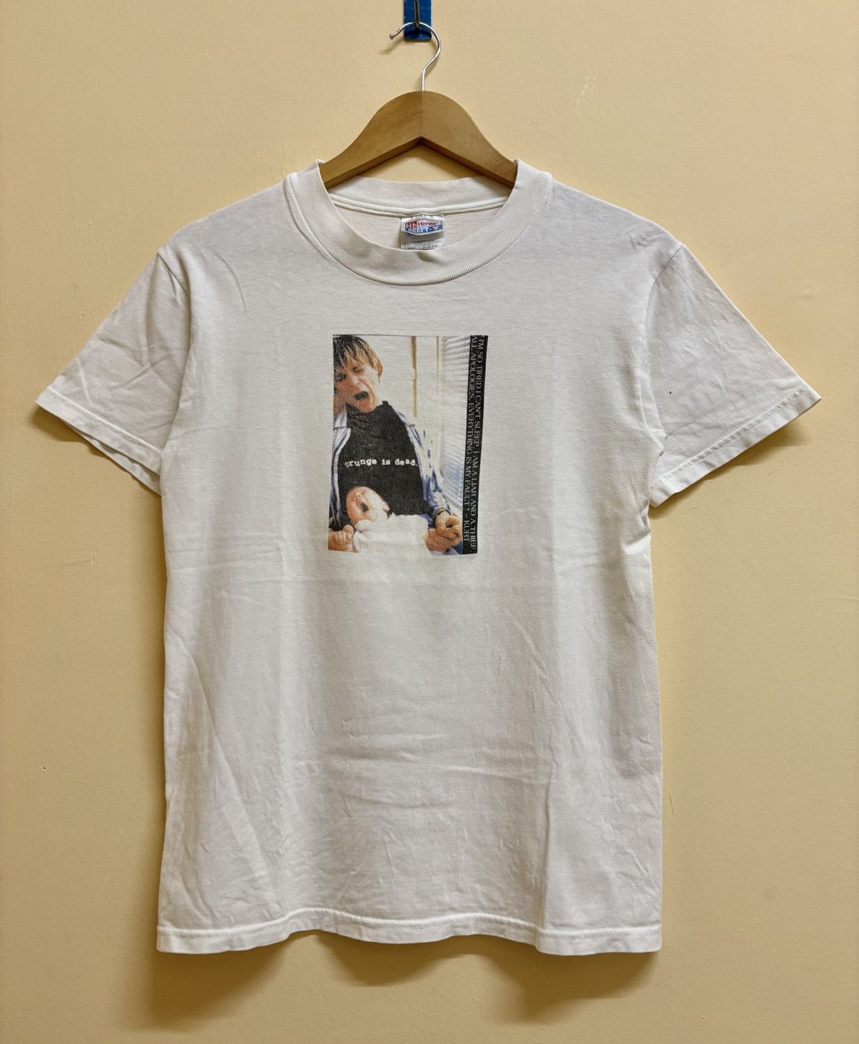 Band Tees Vintage Rare 90s Kurt Cobain Grunge Is Dead Nirvana Band Size US S / EU 44-46 / 1 - 1 Thumbnail