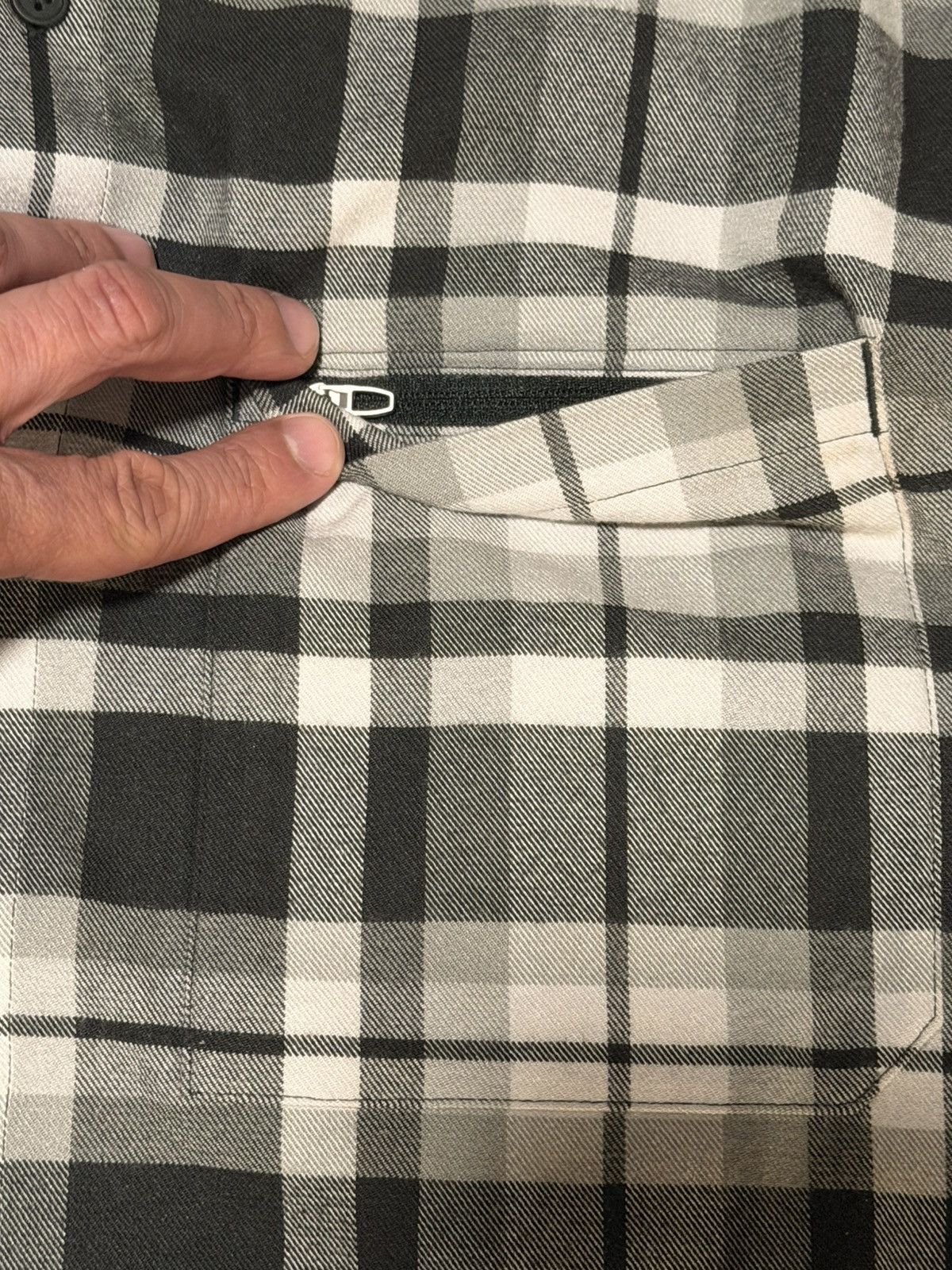 Lululemon Lululemon Brushed Woven Overshirt Plaid Green Size L NWT Size US L / EU 52-54 / 3 - 5 Thumbnail