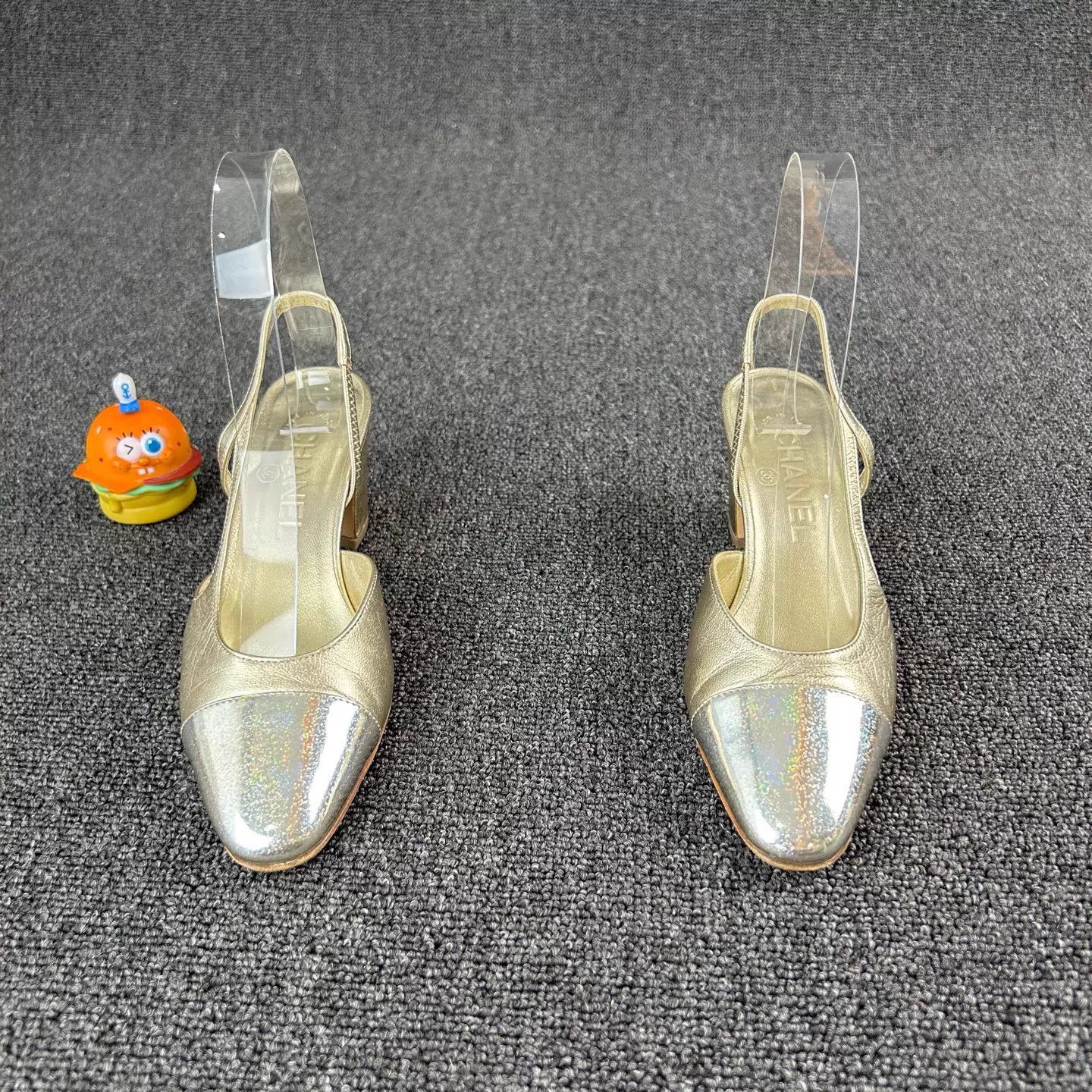 Chanel Chanel Women's Classic Gold Color Blocked Heels 35.5 Size US 5 / IT 35 - 2 Thumbnail