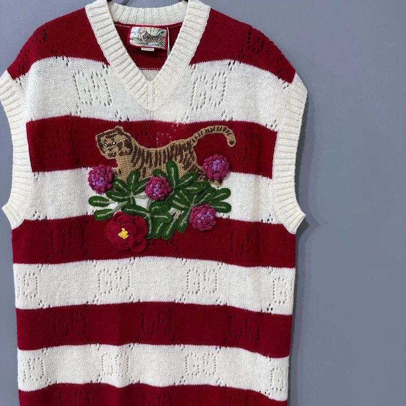 Gucci Gucci Tiger embroidered full-print vest knitwear Size US S / EU 44-46 / 1 - 2 Thumbnail