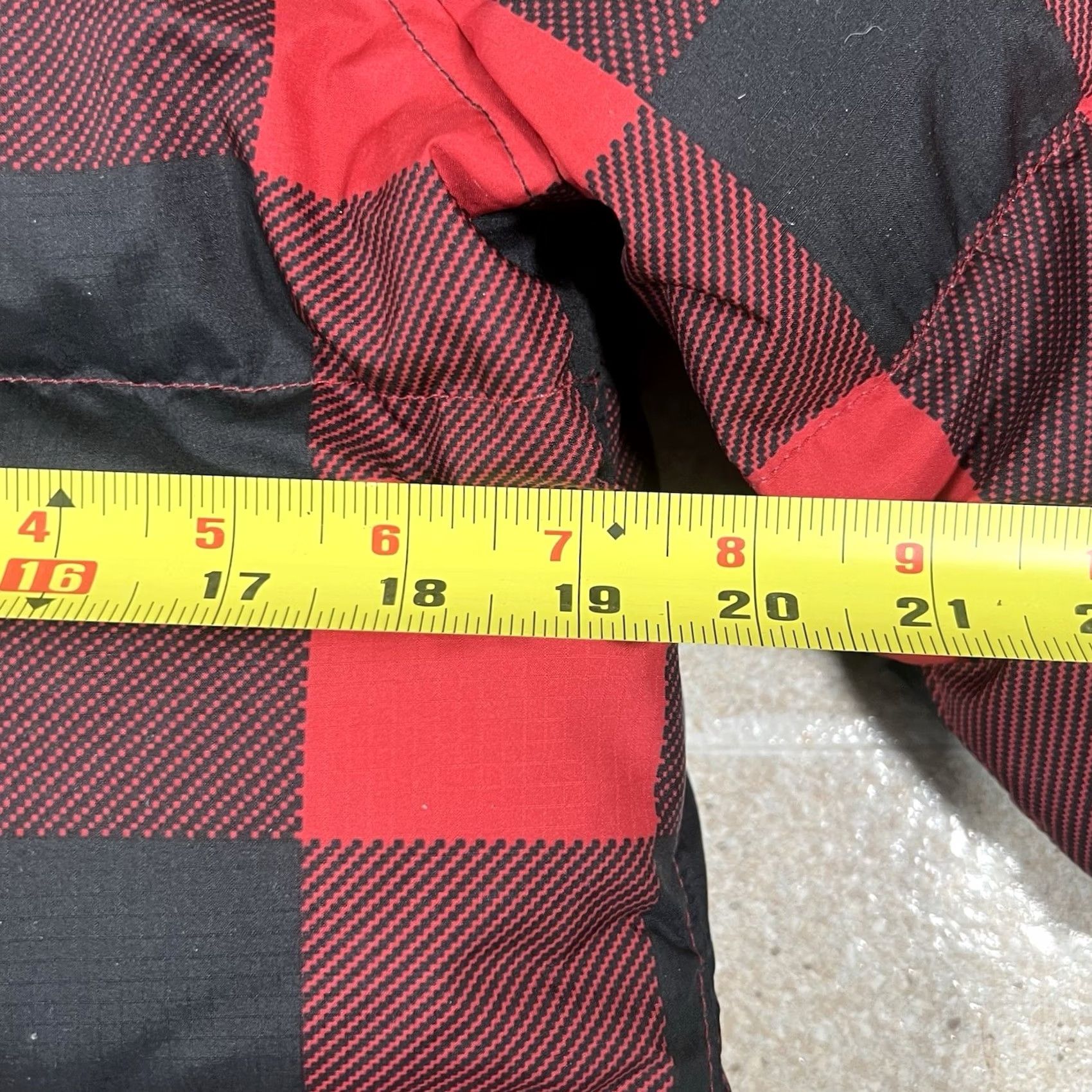 Vintage VINTAGE L.L. Bean Women’s Mountain Classic Down Puffer Jacket Sz Small Red Buffalo Plaid Womens Size S / US 4 / IT 40 - 5 Thumbnail
