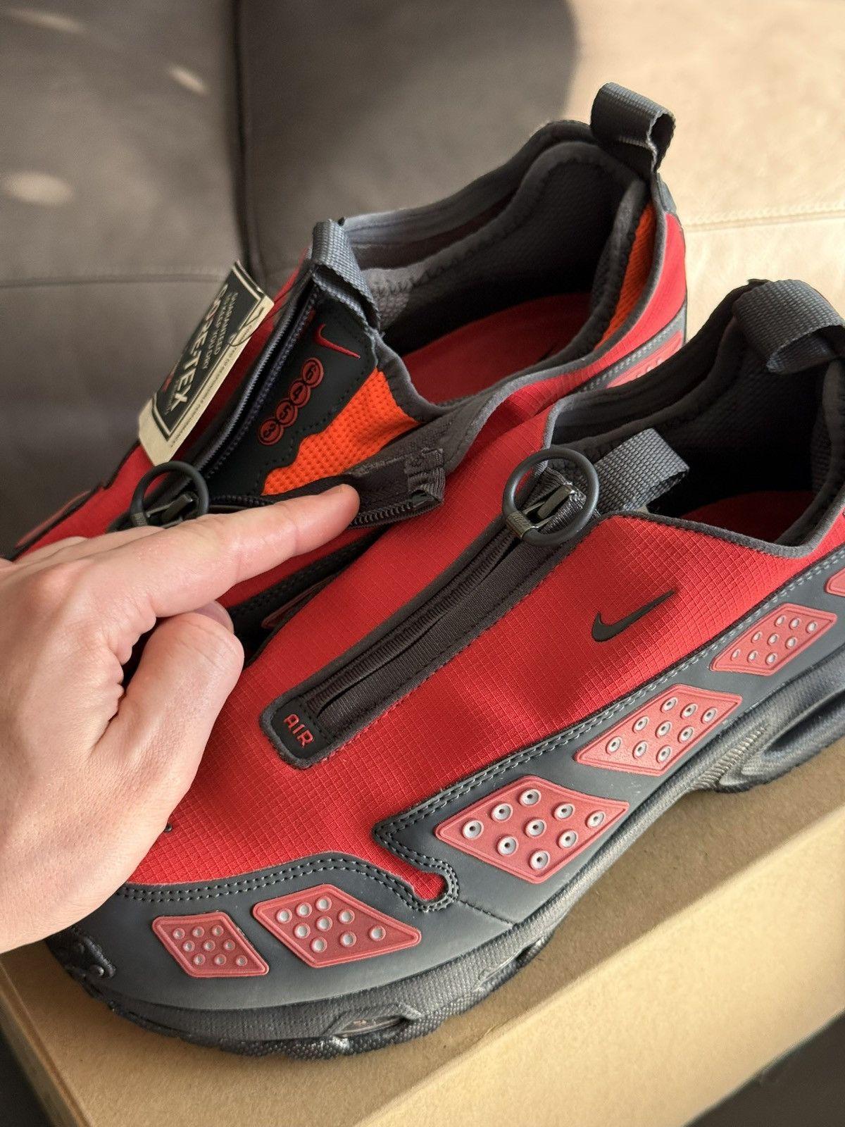 Nike Nike Wmns Air Max Sunder GTX "Hyper Crimson" Size 10.5W / 9M Size US 10.5 / IT 40.5 - 7 Thumbnail