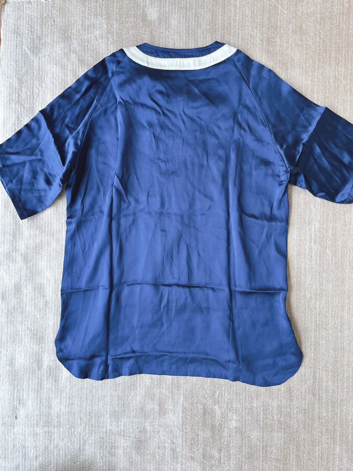 Louis Vuitton Louis Vuitton Silk Short-Sleeve T-Shirt Size US M / EU 48-50 / 2 - 7 Thumbnail