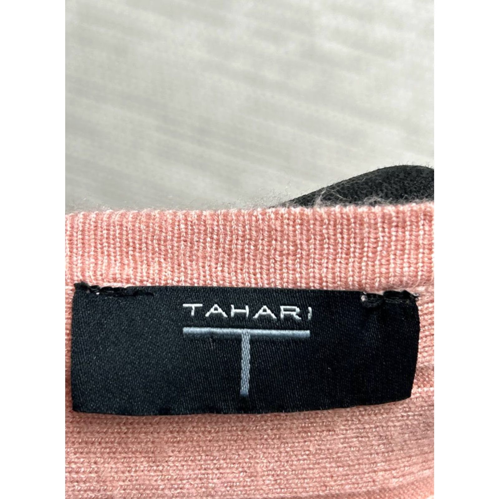 Vintage Tahari Sweater Womens Medium Pink Viscose Blend KnIT Boat Neck Casual Pullover Knit Dolman Sleeve Long Sleeve Size M / US 6-8 / IT 42-44 - 4 Thumbnail