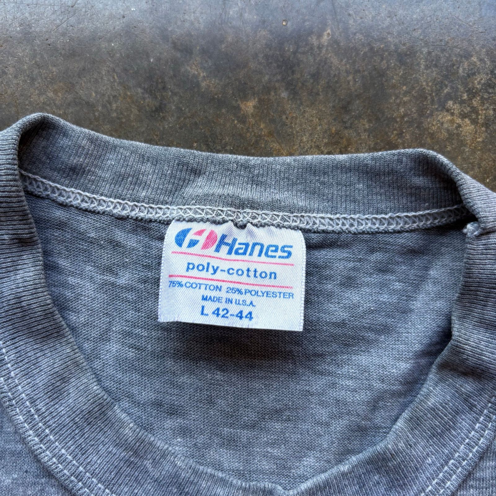 Hanes Very Unique Early 80s California Crack Graphic T-shirt Size US M / EU 48-50 / 2 - 4 Thumbnail