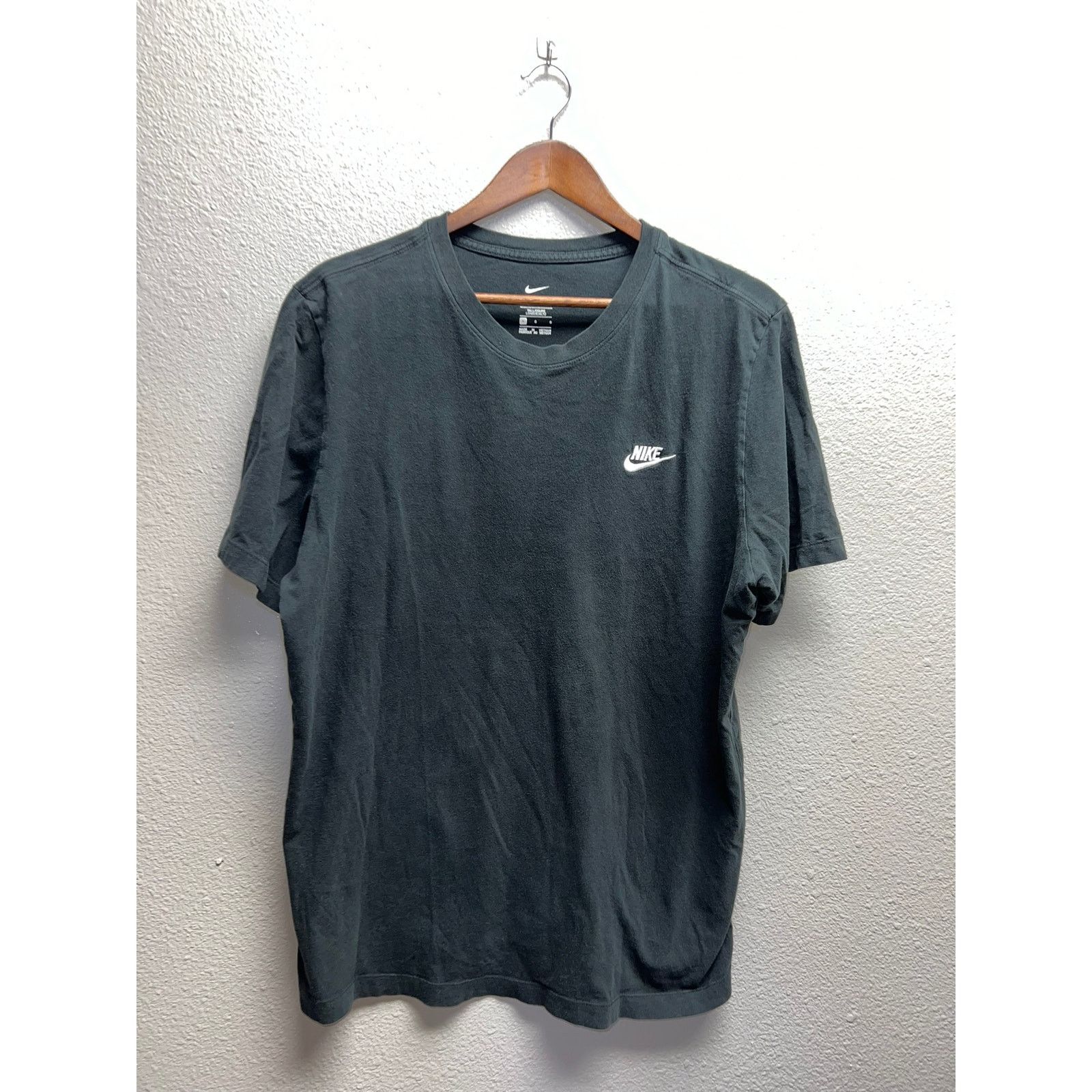 Nike Nike Shirt Swoosh Black Emblem Short Sleeve Logo Tee Large Size US L / EU 52-54 / 3 - 1 Thumbnail
