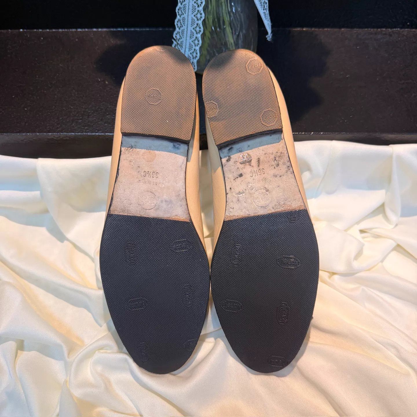 Chanel CHANEL Milk Tea Two-Tone Bow CC Ballet Flats 36.5 95 New Size US 6 / IT 36 - 6 Thumbnail