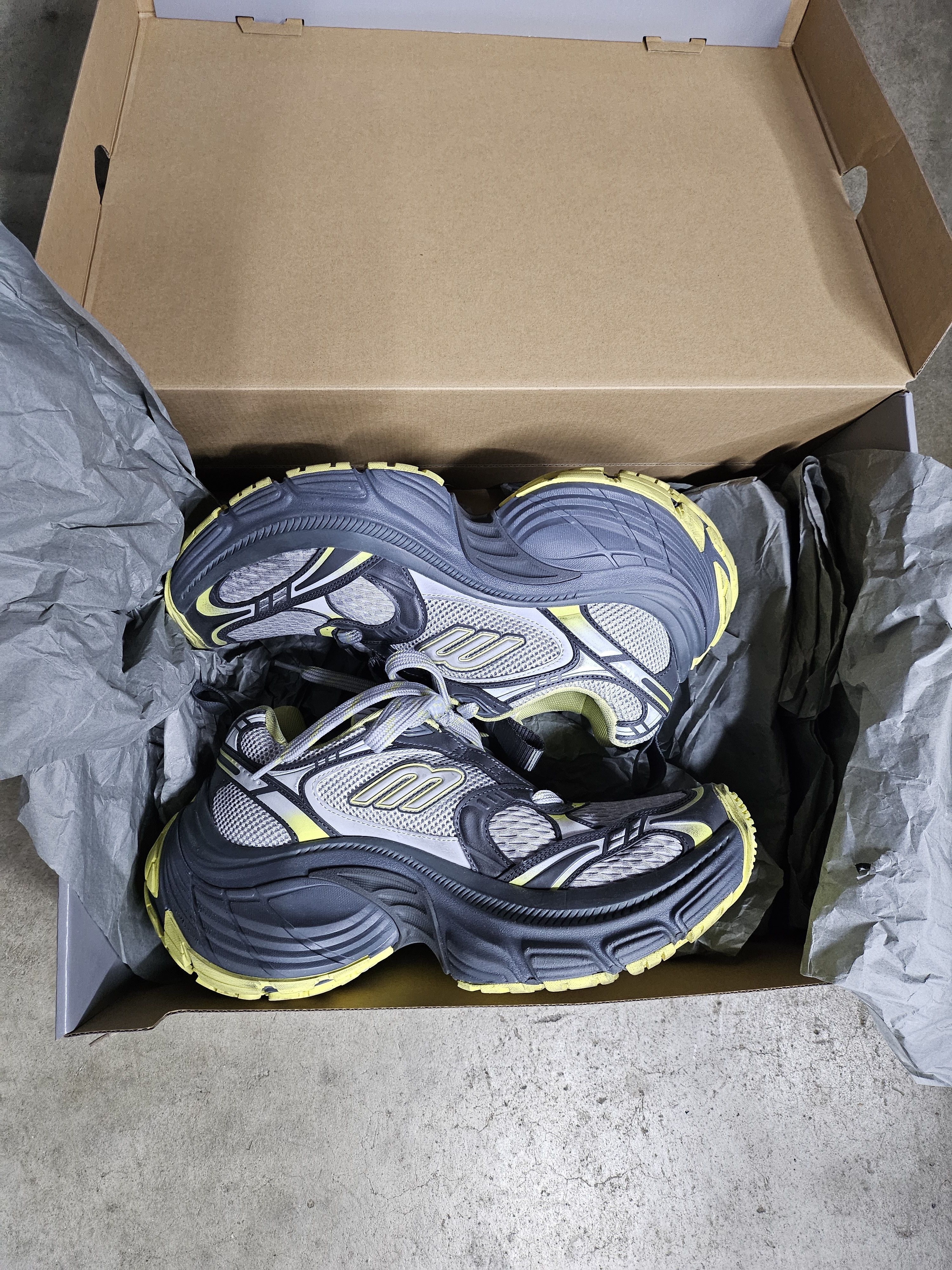 Balenciaga Balenciaga 10XL Grey/Yellow Size 40 Size US 7 / EU 40 - 10 Thumbnail