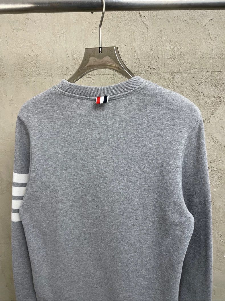 Thom Browne Thom browne Gray four-striped round-neck sweatshirt 2504-Ne Size US S / EU 44-46 / 1 - 4 Thumbnail