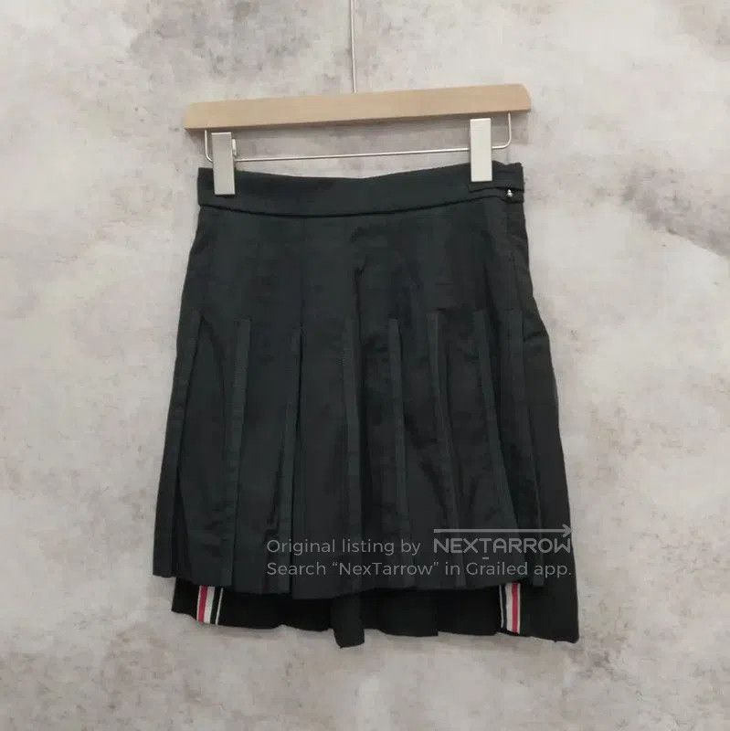 Thom Browne Thom Browne Pleated Black Wool Skirt Size M . Size 28" / US 6 / IT 42 - 1 Thumbnail
