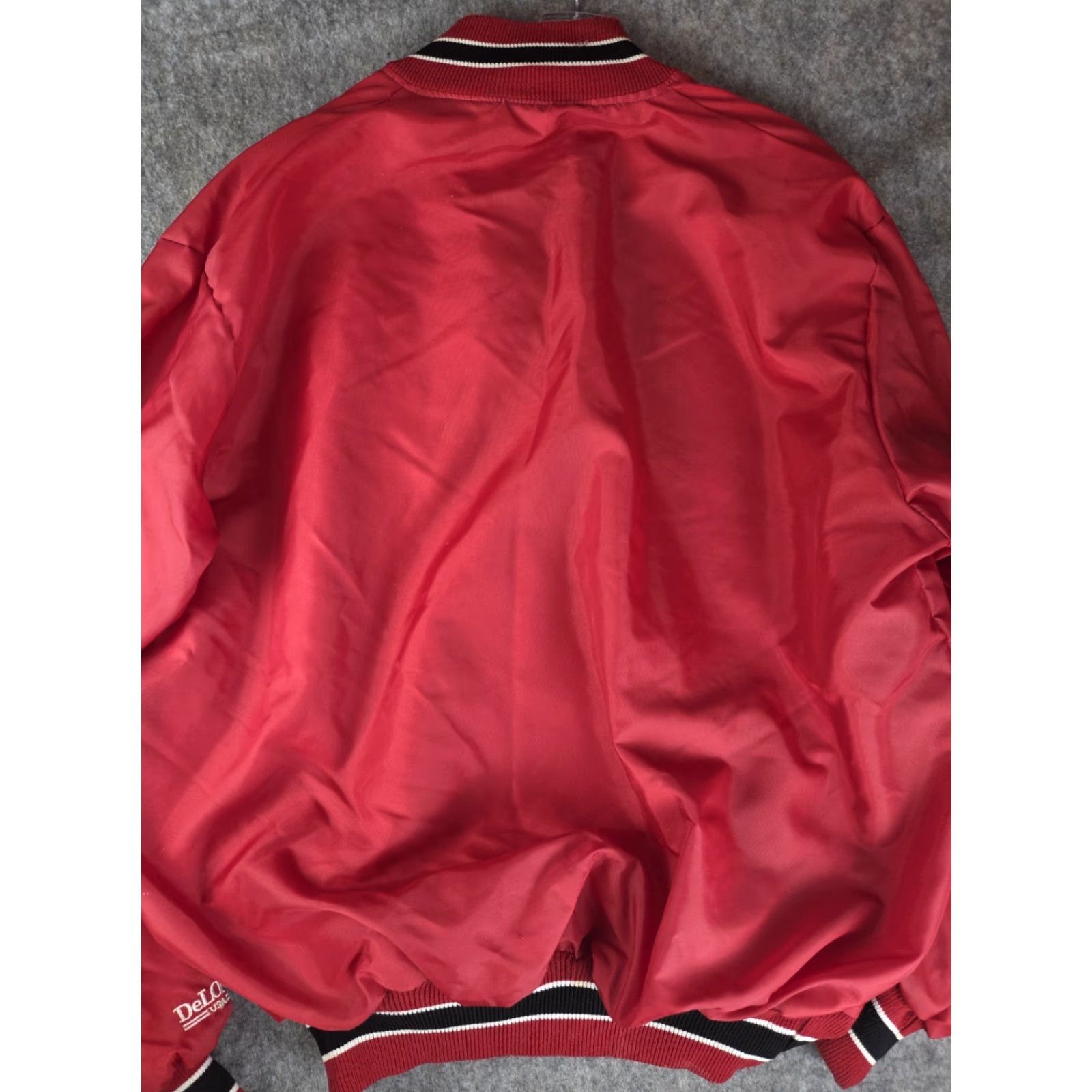 NHL VINTAGE DeLong Detroit Red Wings Windbreaker Jacket XL USA NHL Half Zip Pullover Nylon Red 90s Men Zip Regular Signature Theme: 90s (no extra text) Size US XL / EU 56 / 4 - 6 Thumbnail