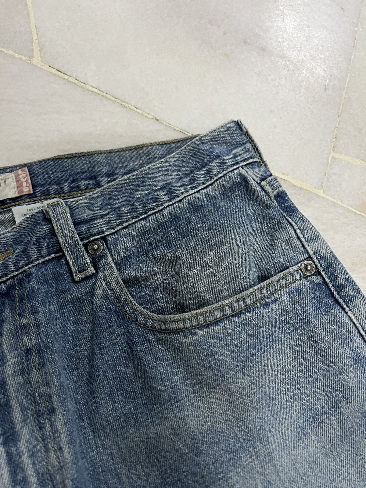 Levi's × Levi's Vintage Clothing Vintage Levis 569 Loose Straight Light Wash Jean Size US 34 / EU 50 - 7 Thumbnail