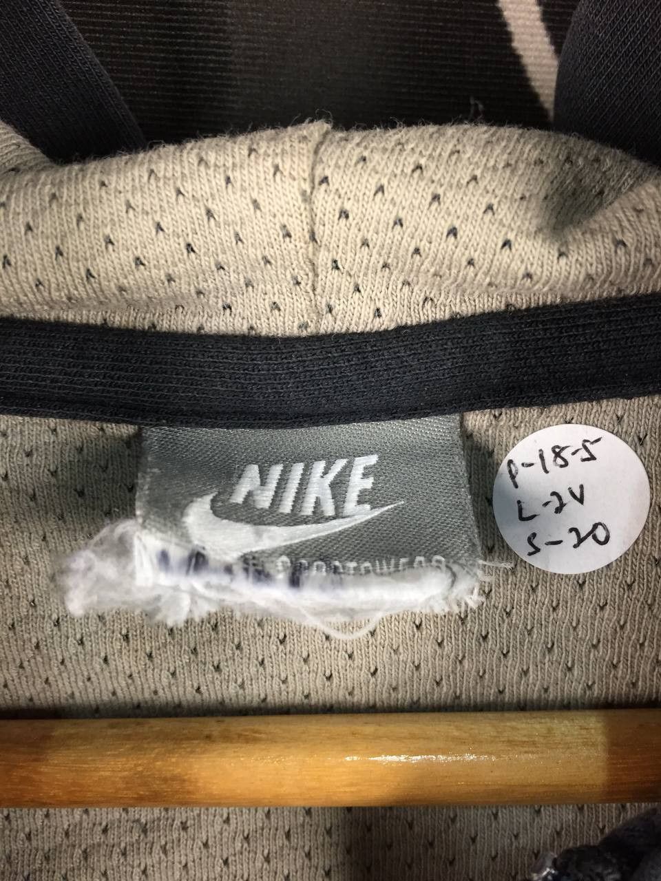 Nike Distressed Nike Sportswear Embroidered Logo Full-Zip Hoodie Size US S / EU 44-46 / 1 - 13 Thumbnail