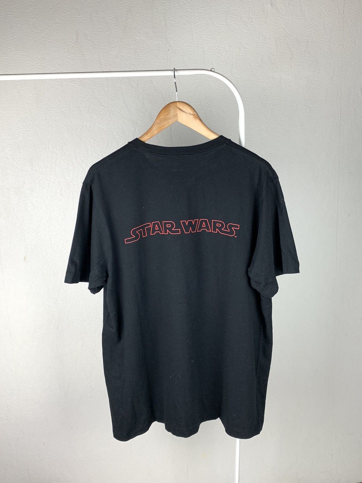 Uniqlo Uniqlo Star Wars T-Shirt Uniqlo Tee Japanese Logo Style L Size US L / EU 52-54 / 3 - 2 Thumbnail
